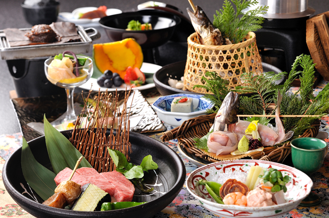 Seasonal Kaiseki meal with the flavors of Okuhida travel. 